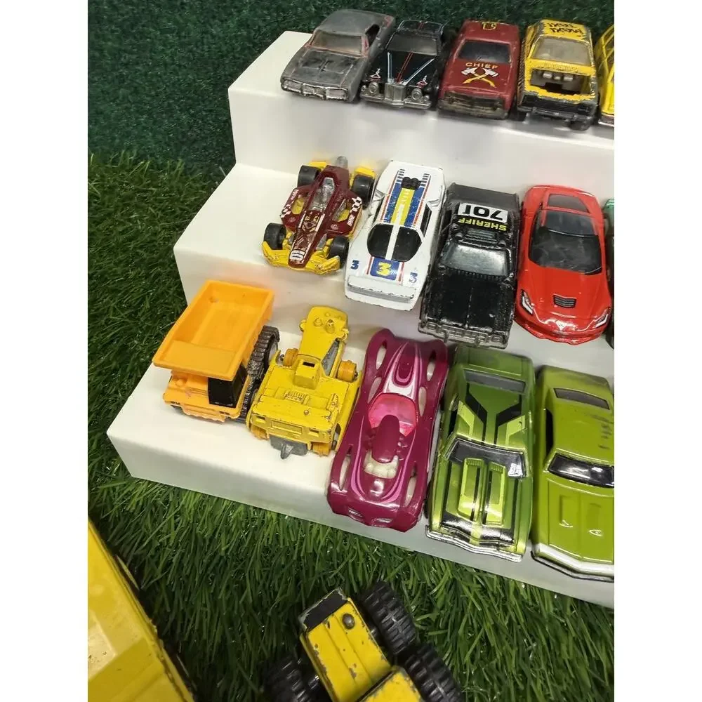 Large Lot 30+ Assorted Diecast Toy Vehicles Hot Wheels Matchbox Tonka Cars VTG